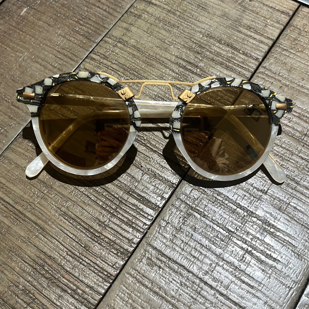 Krewe sunglasses in white with gold and oyster detailing. Mirrored lenses